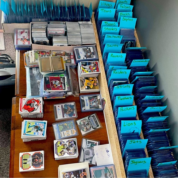 Sports card lot - Picture 1 of 16